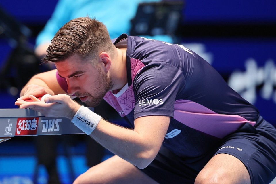 攻守两端的 攻守两端的